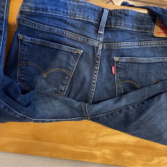 Women’s Levi’s 711 Skinny distressed jeans - Picture 6 of 10